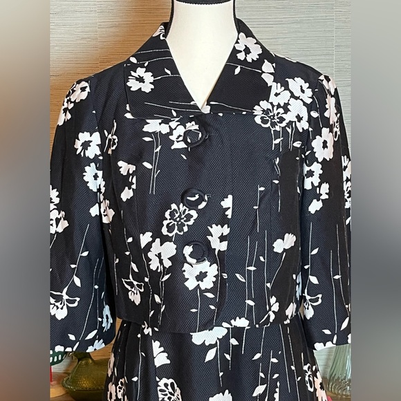 Talbots 2 Piece Fit & Flare Dress Blazer Jacket B&W Floral Petite Women Size 12P - Picture 2 of 10